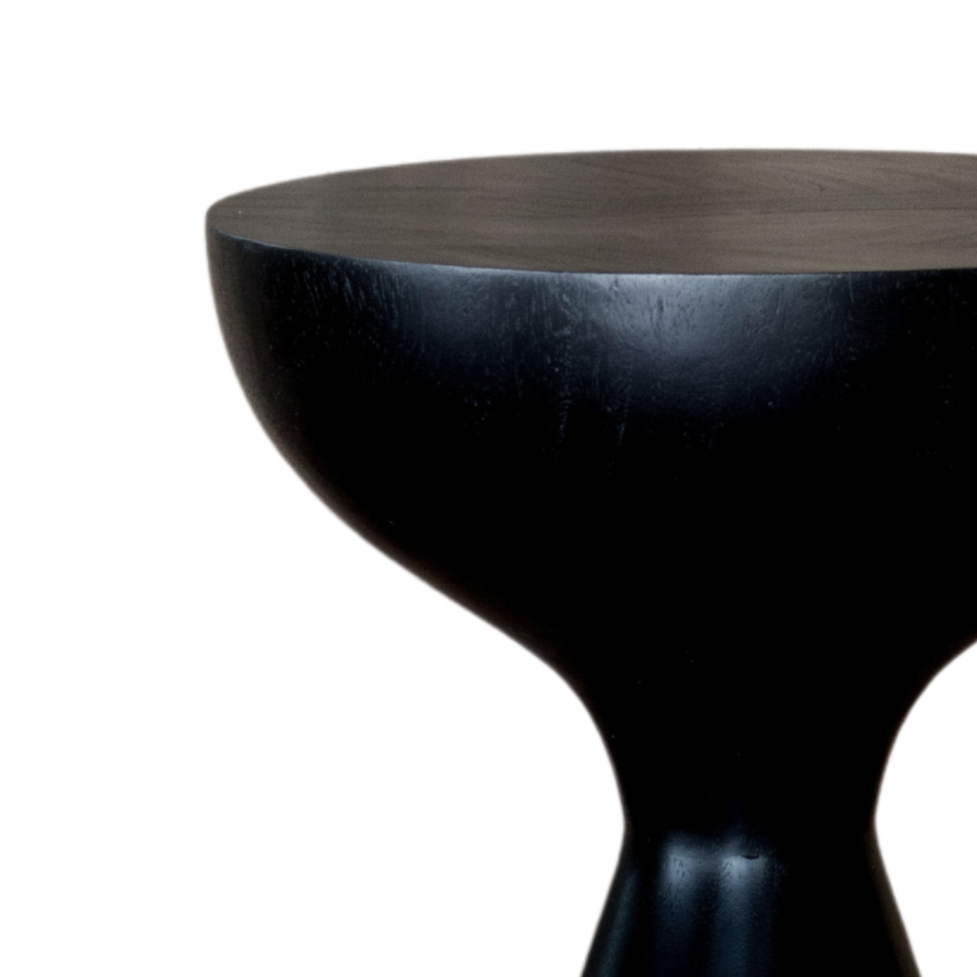 clara side table in black