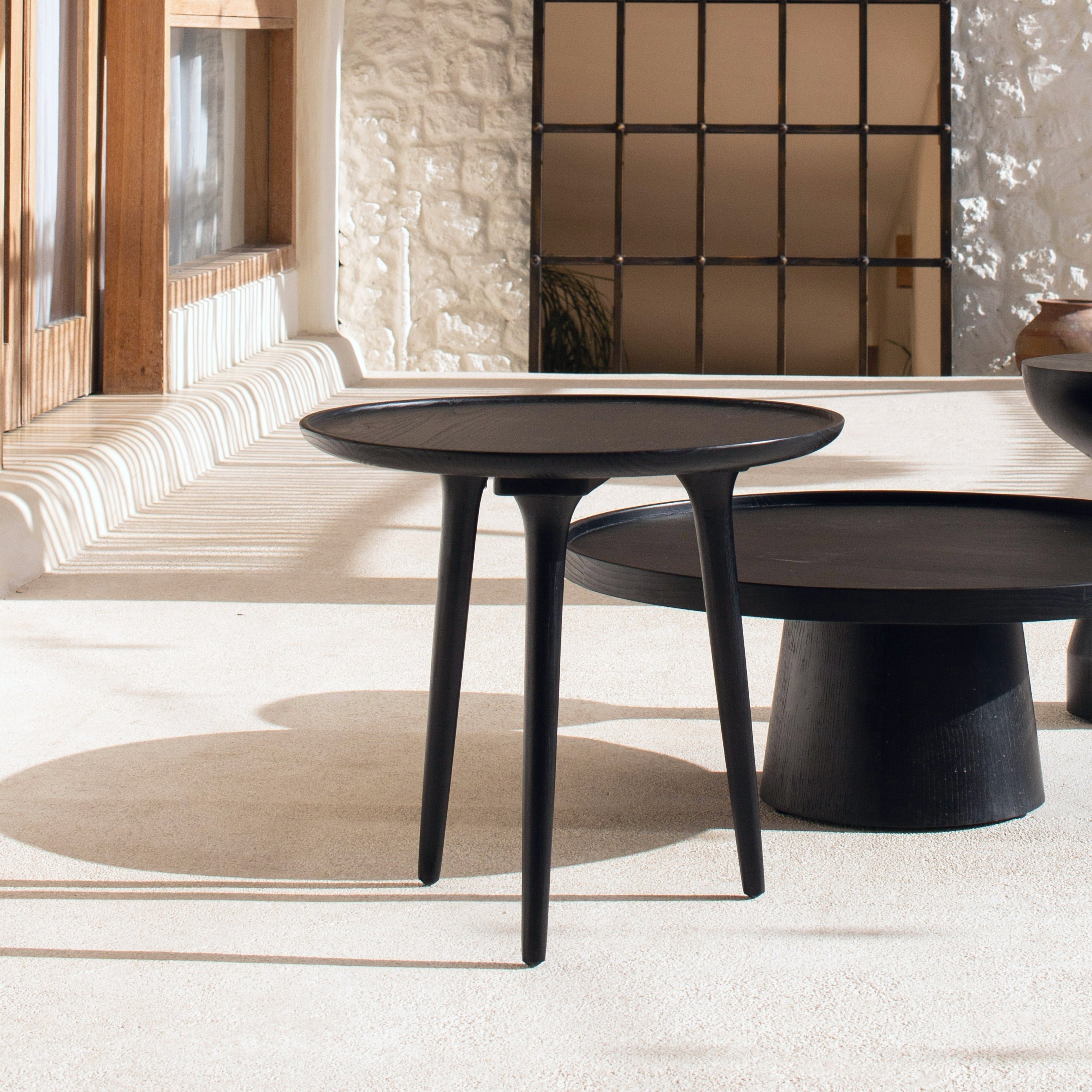 chloe grande side table in black