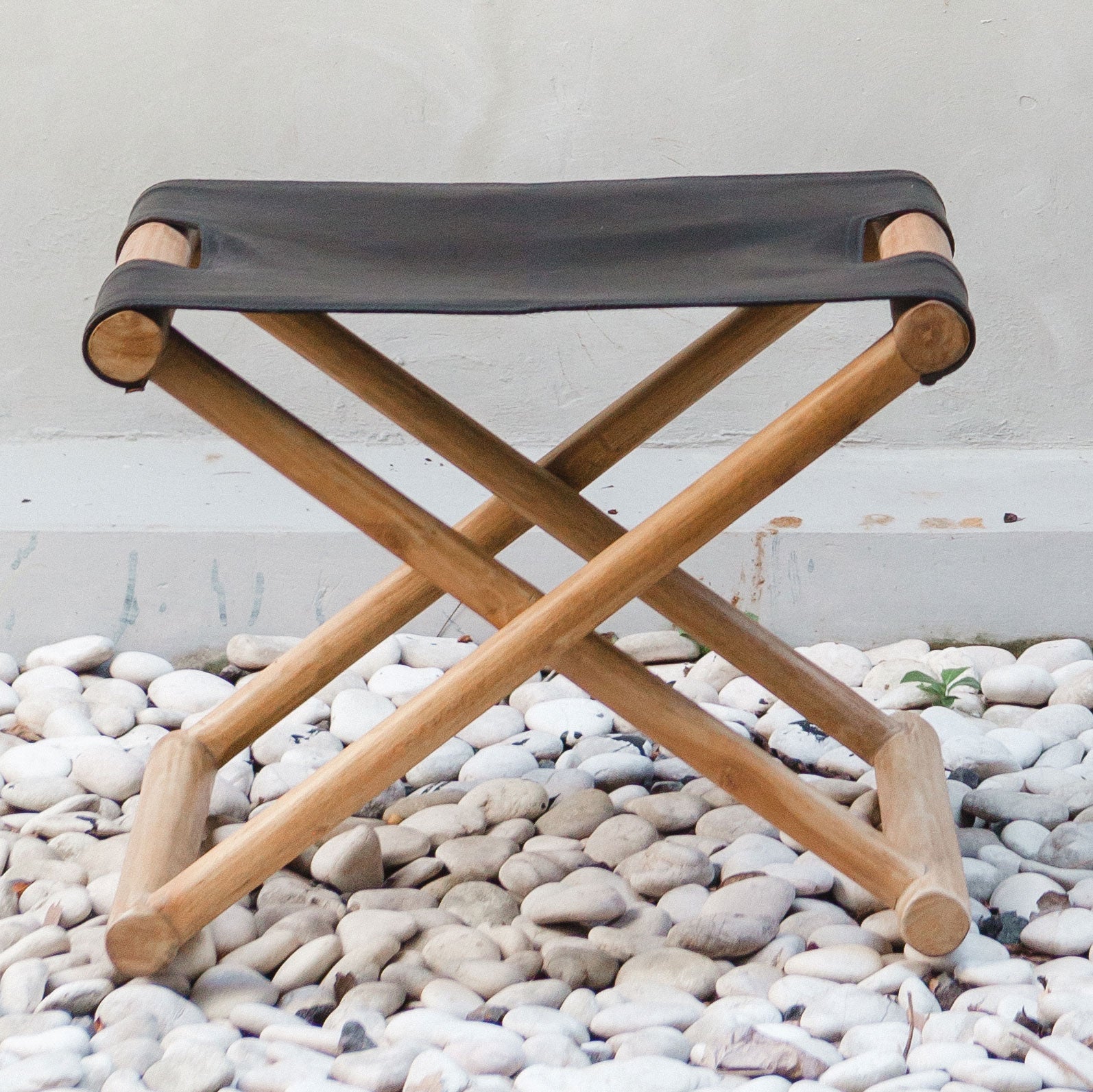 bria in black / natural