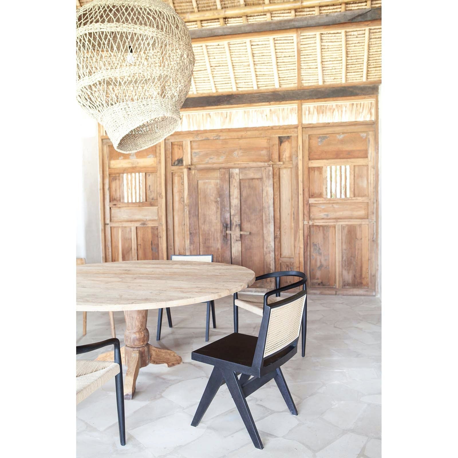 armless isabella in black