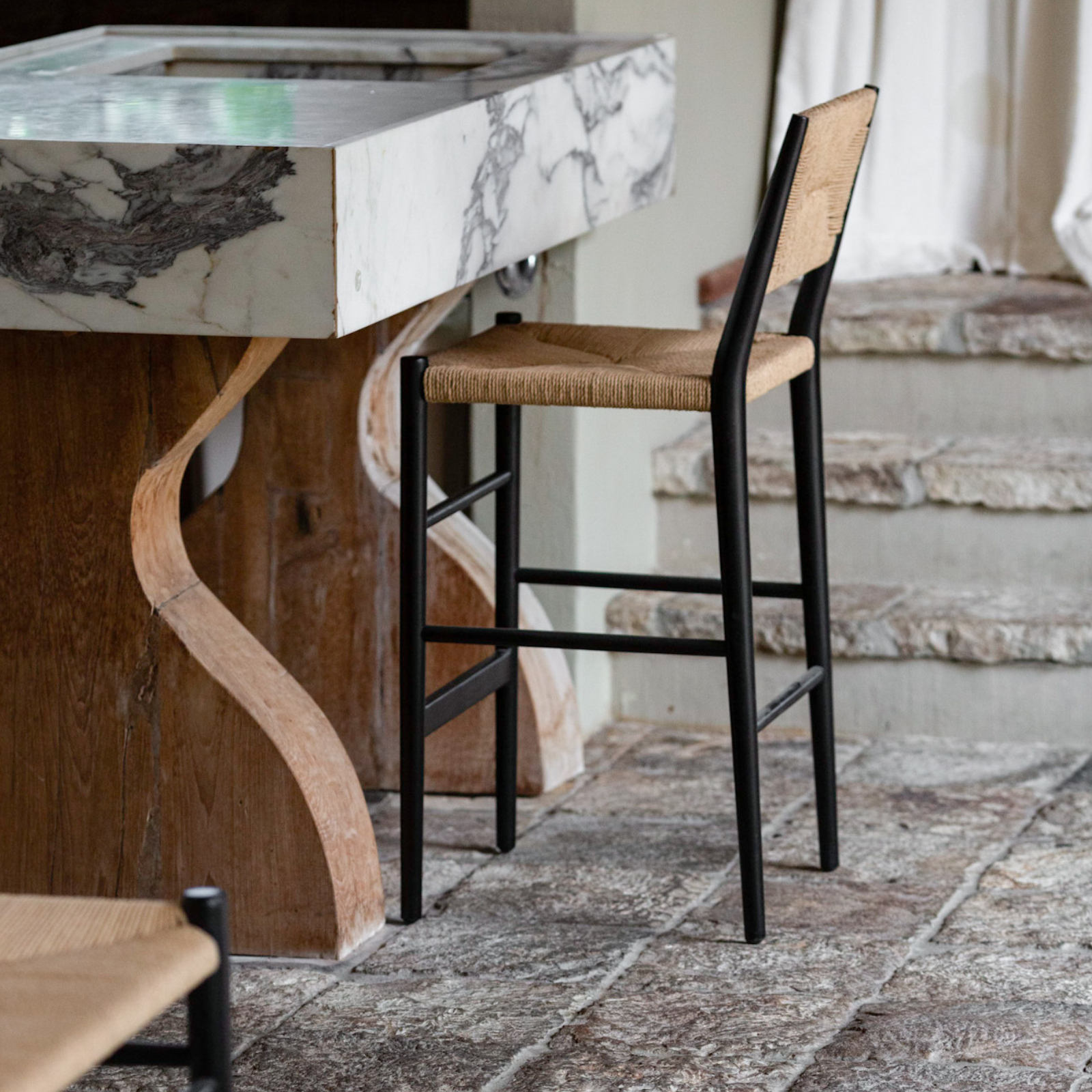 simone stool in black